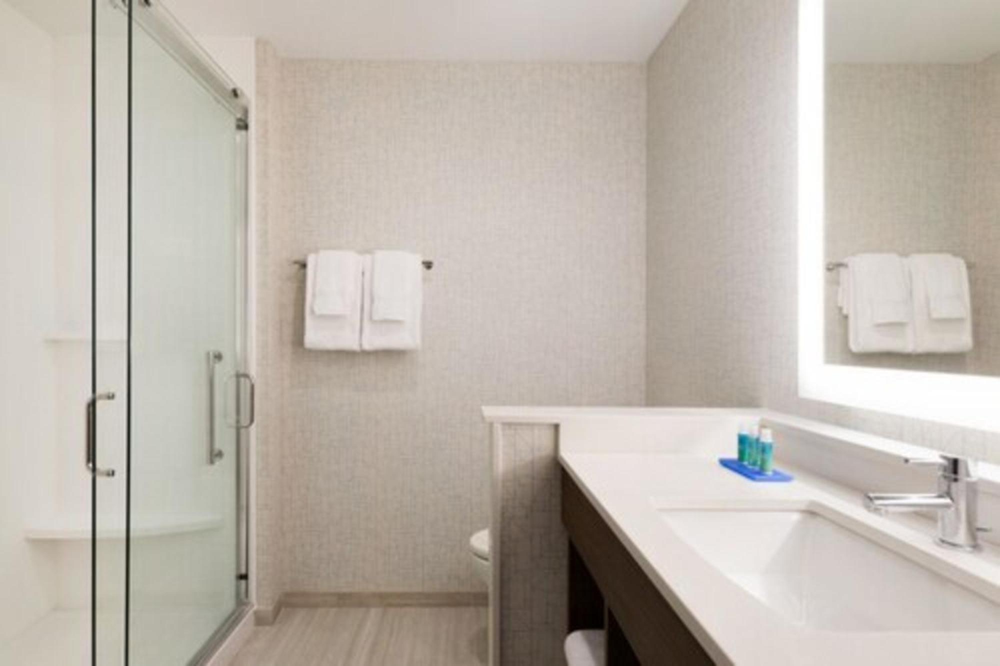 Holiday Inn Express & Suites - Cincinnati Ne - Red Bank Road By Ihg Εξωτερικό φωτογραφία