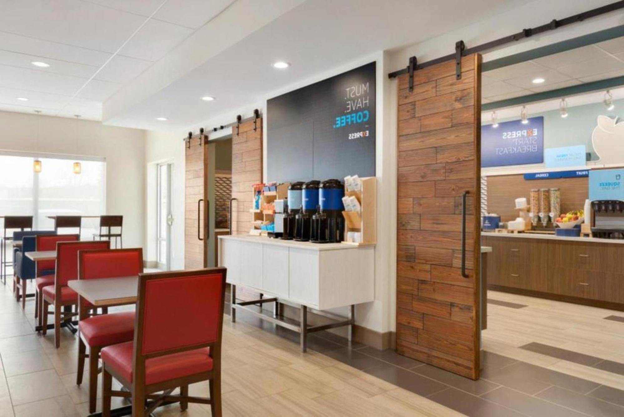Holiday Inn Express & Suites - Cincinnati Ne - Red Bank Road By Ihg Εξωτερικό φωτογραφία